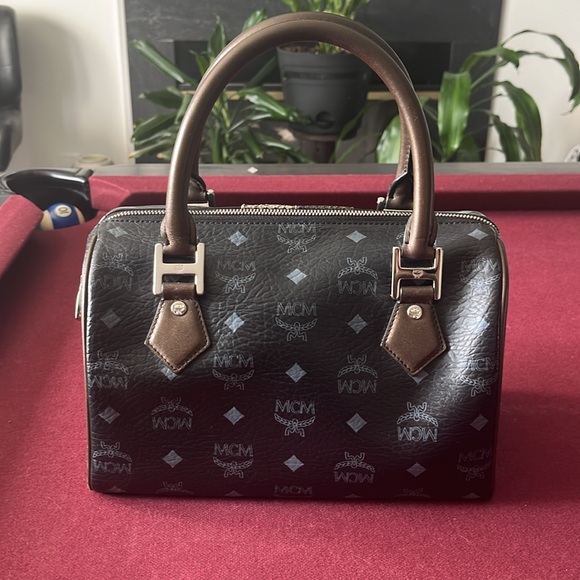 MCM Princess Lion Boston Bag EUC - Picture 3 of 13